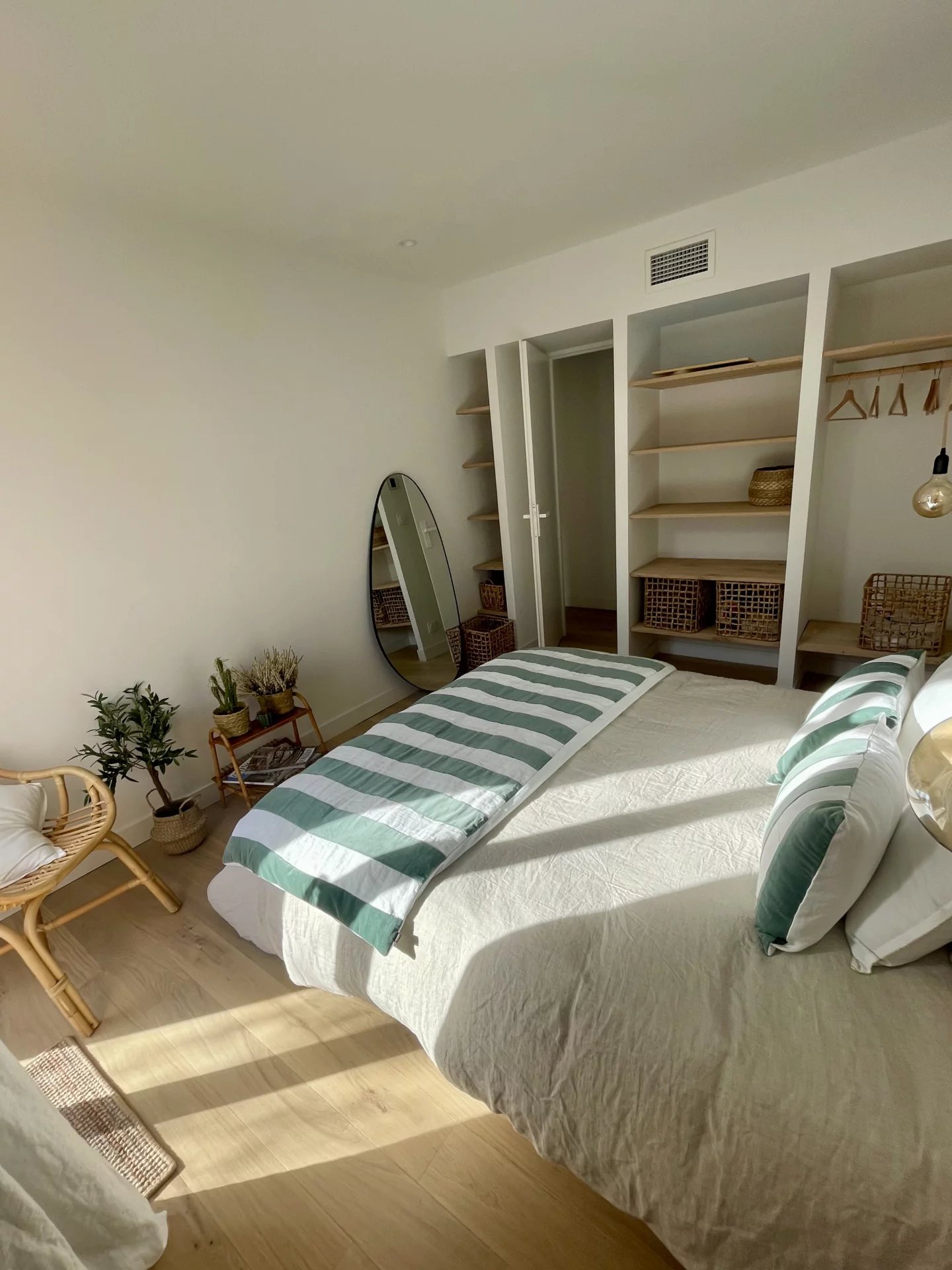 WOODEN VILLA WITH SWIMMING POOL – LE CANON – SLEEPS 12