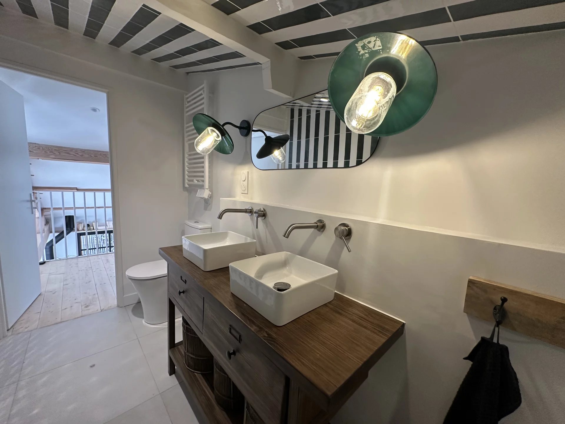 WOODEN VILLA WITH SWIMMING POOL – LE CANON – SLEEPS 12