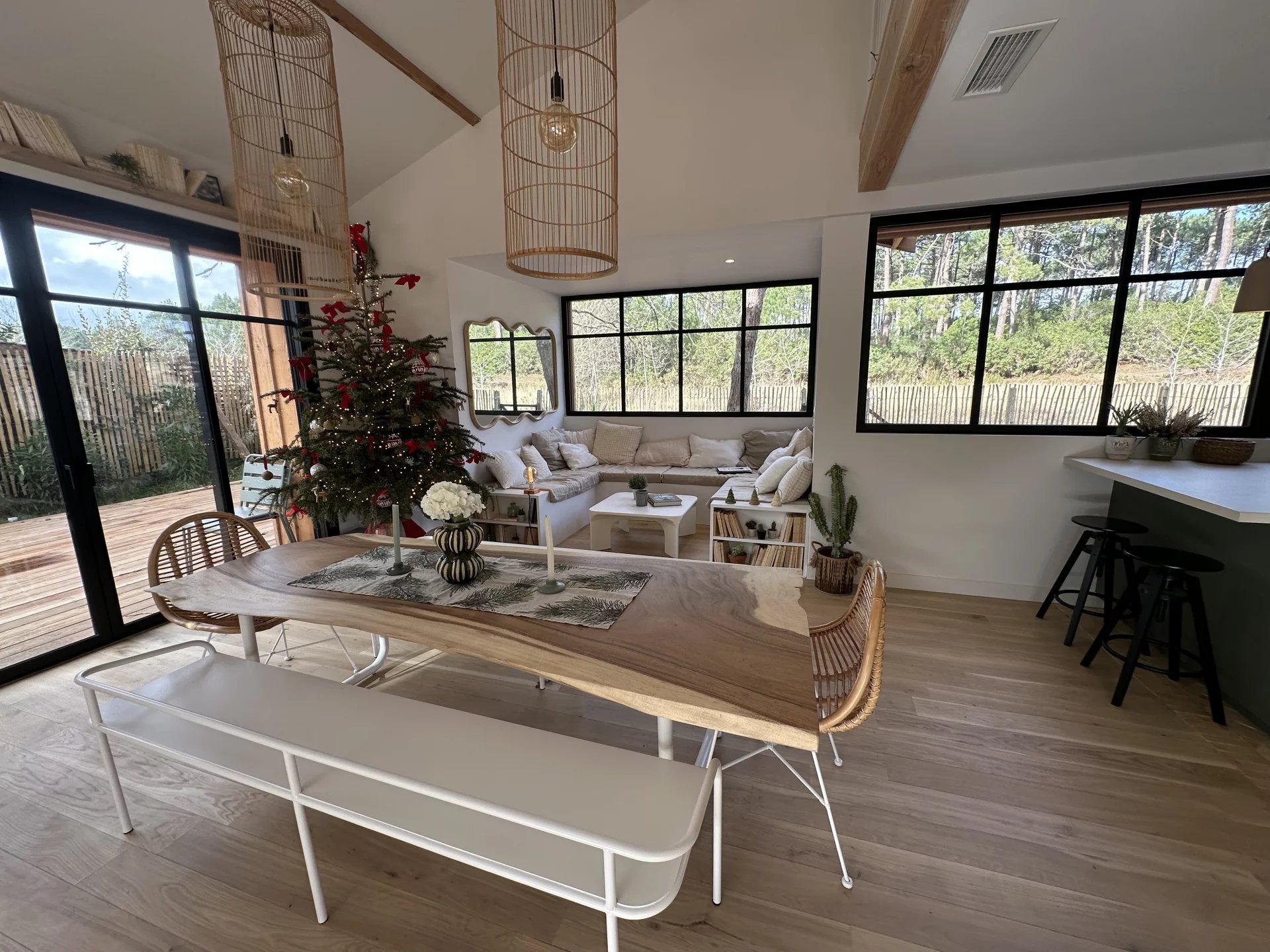 WOODEN VILLA WITH SWIMMING POOL – LE CANON – SLEEPS 12