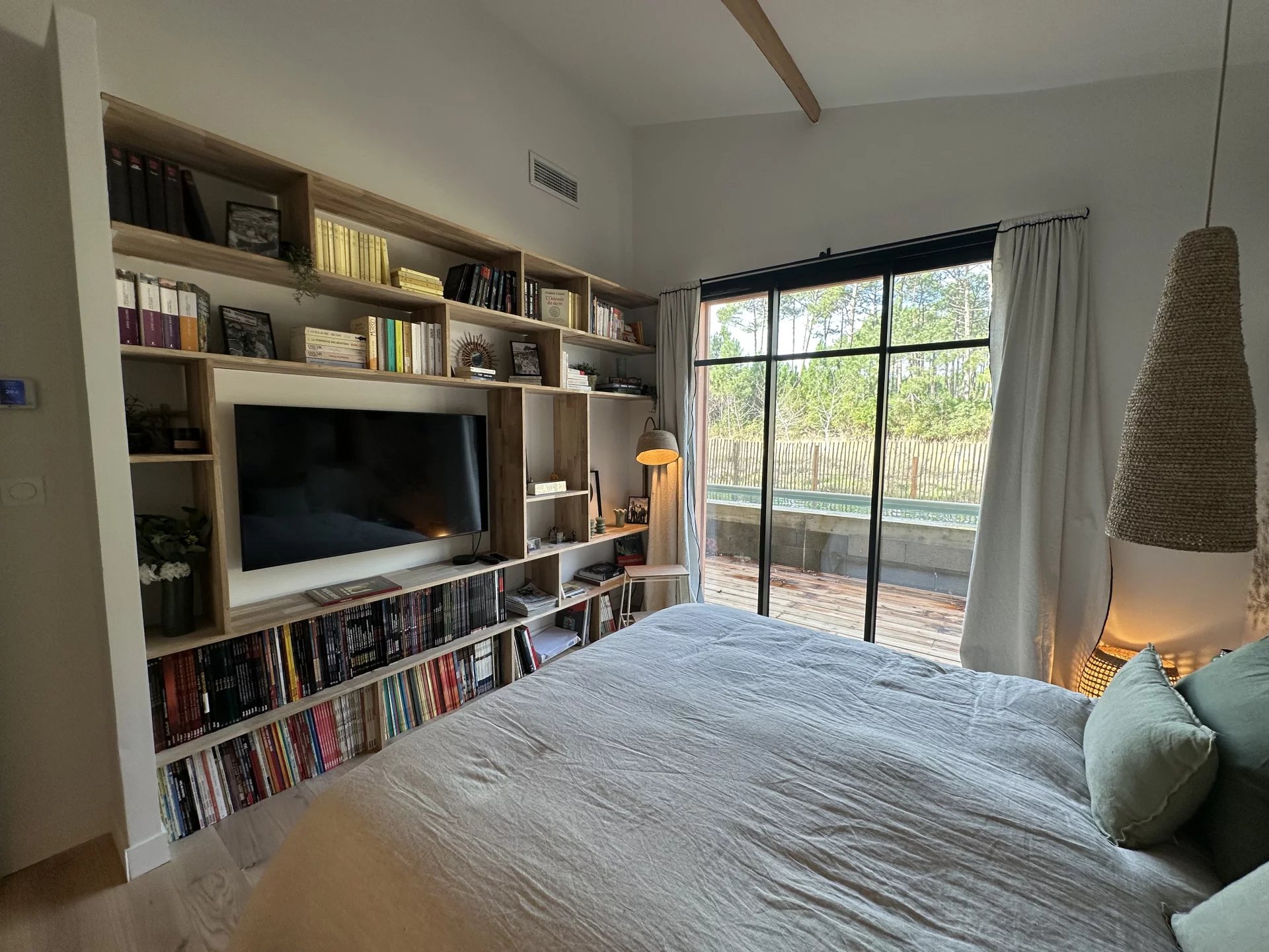 WOODEN VILLA WITH SWIMMING POOL – LE CANON – SLEEPS 12