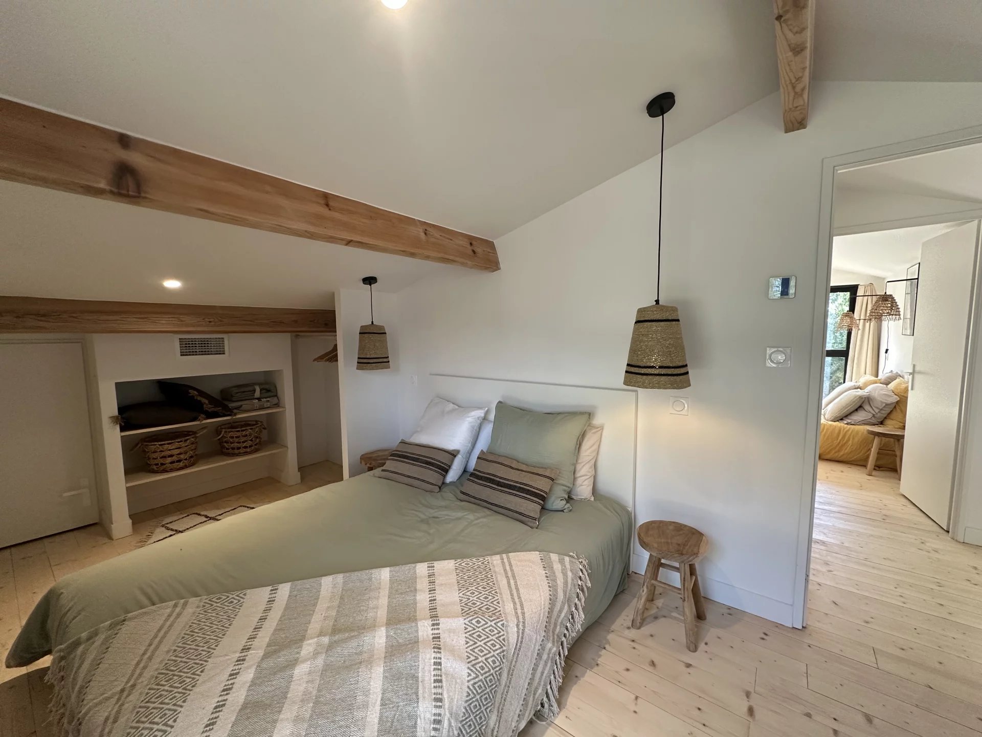 WOODEN VILLA WITH SWIMMING POOL – LE CANON – SLEEPS 12