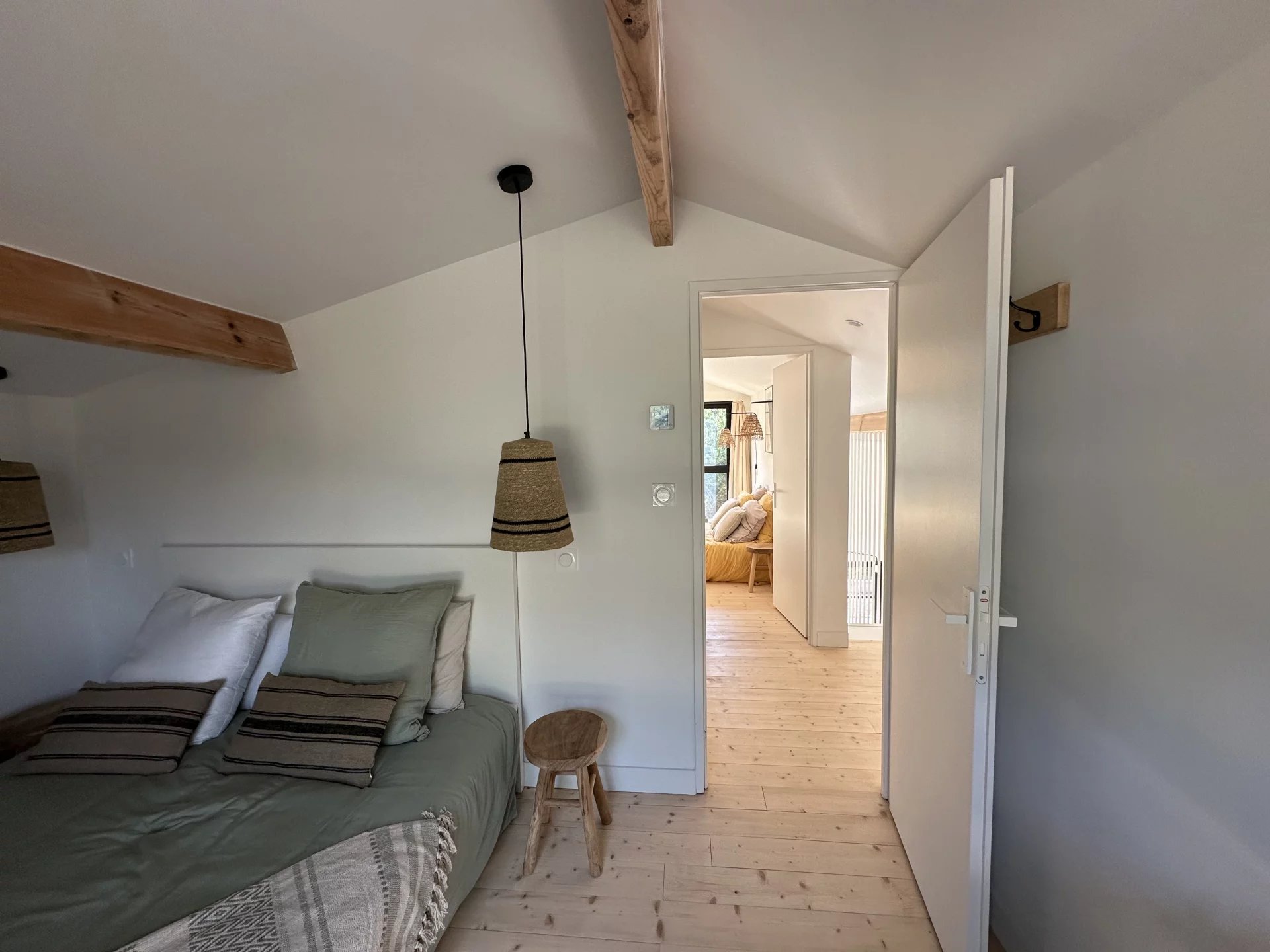 WOODEN VILLA WITH SWIMMING POOL – LE CANON – SLEEPS 12