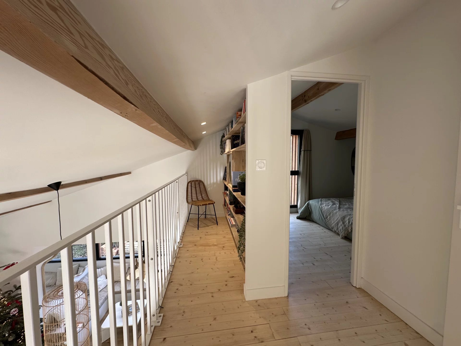 WOODEN VILLA WITH SWIMMING POOL – LE CANON – SLEEPS 12