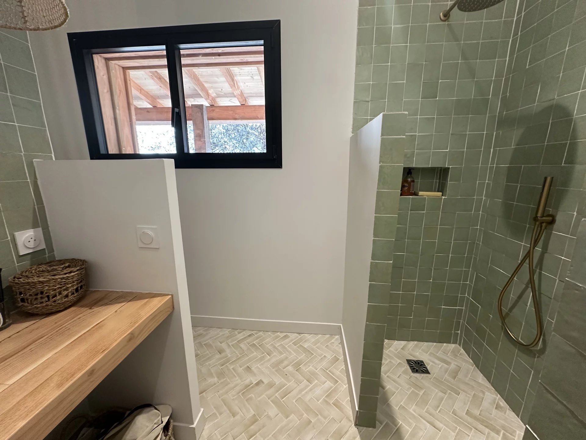 WOODEN VILLA WITH SWIMMING POOL – LE CANON – SLEEPS 12