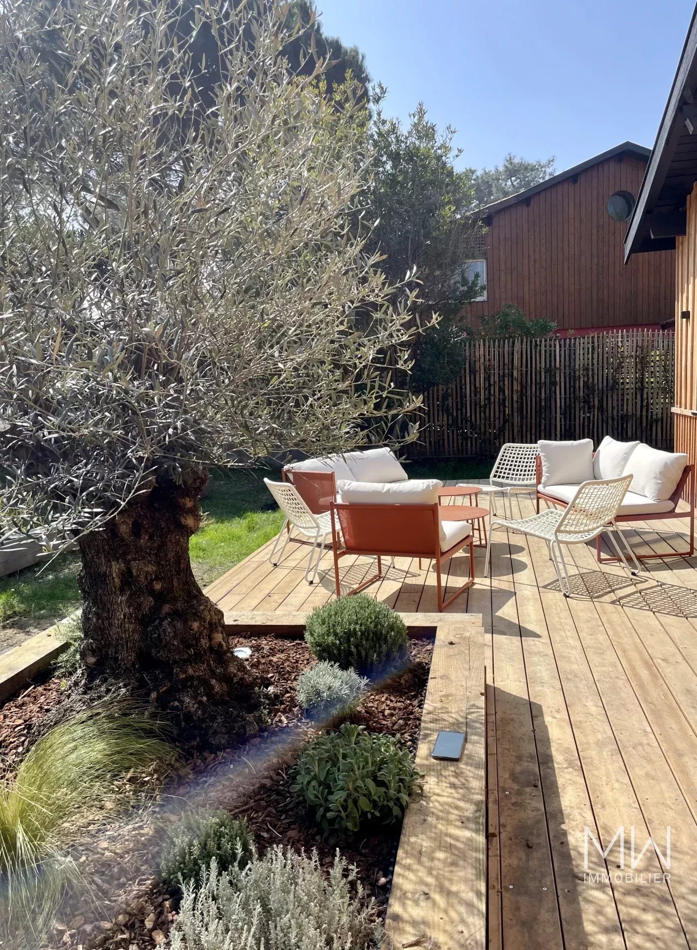 WOODEN VILLA WITH SWIMMING POOL – LE CANON – SLEEPS 12