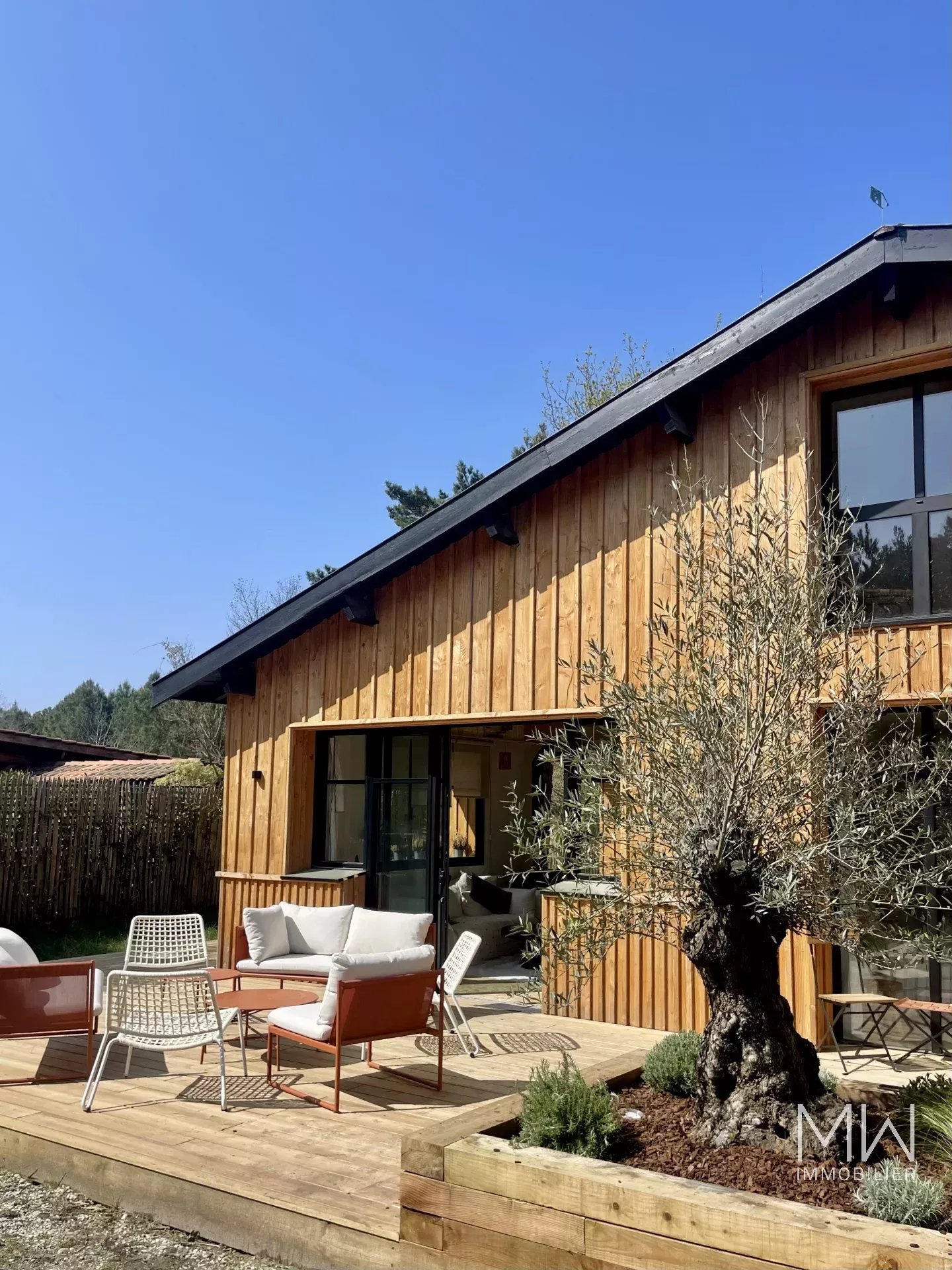 WOODEN VILLA WITH SWIMMING POOL – LE CANON – SLEEPS 12