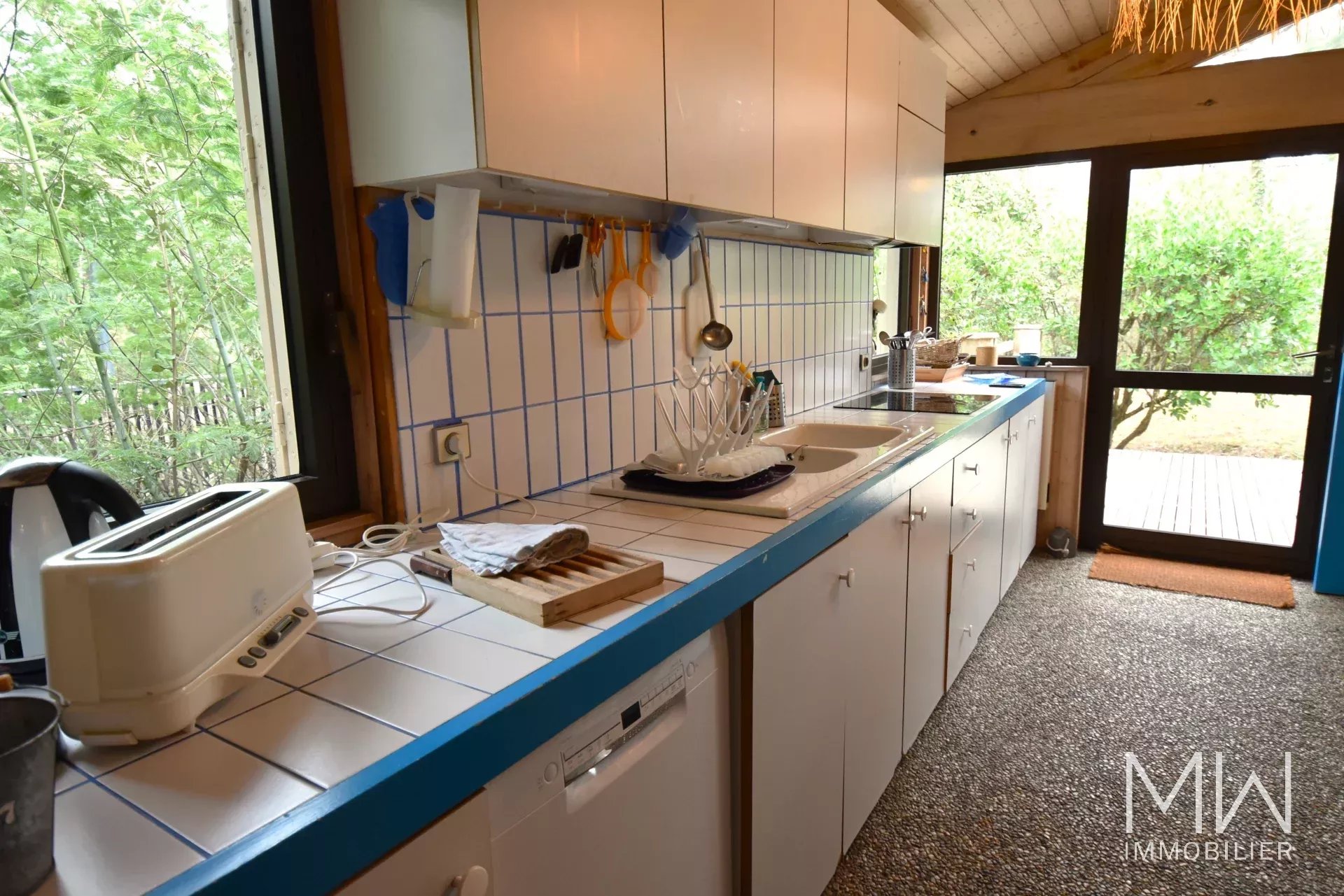 CAP FERRET BETWEEN THE BAY AND THE OCEAN