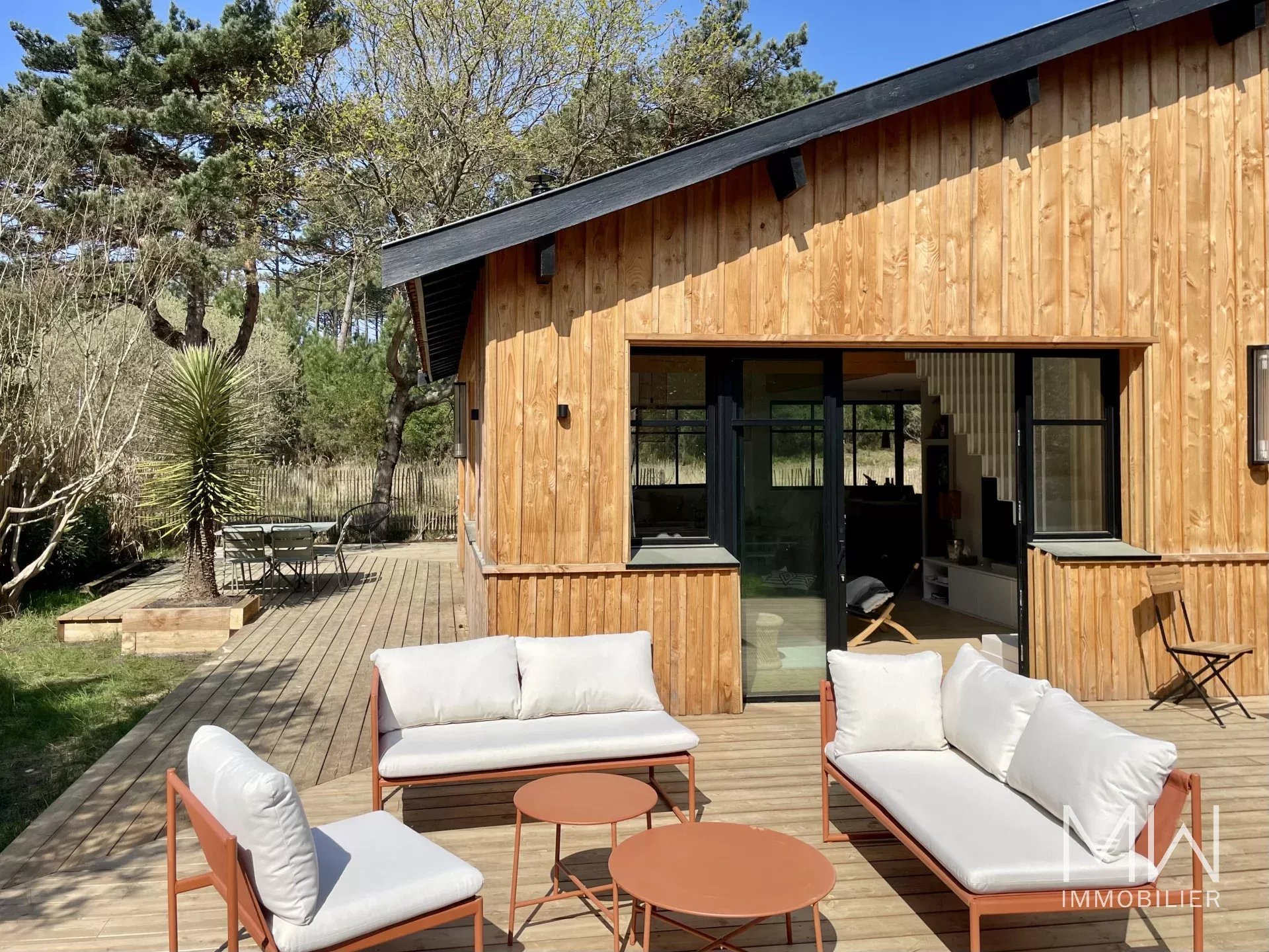 WOODEN VILLA WITH SWIMMING POOL – LE CANON – SLEEPS 12