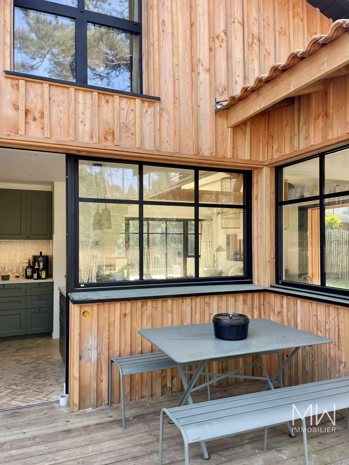 WOODEN VILLA WITH SWIMMING POOL – LE CANON – SLEEPS 12