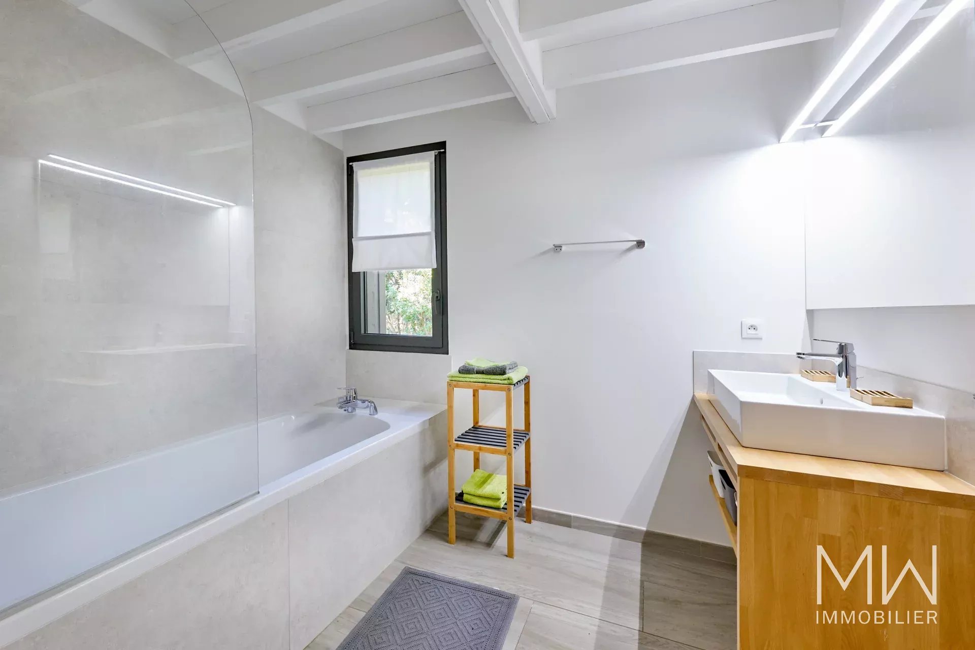 VILLA NESTLED IN THE PINES – CAP FERRET – SLEEPS 8