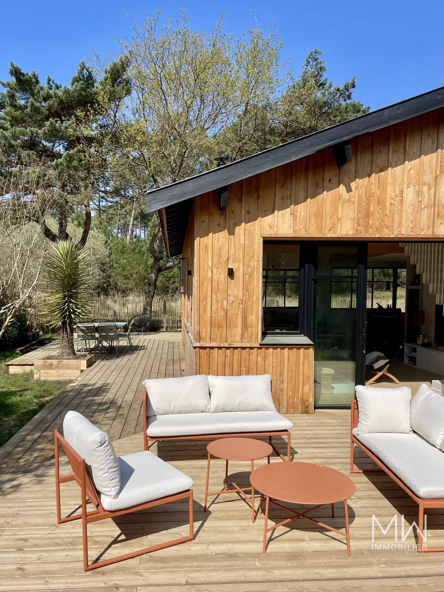 WOODEN VILLA WITH SWIMMING POOL – LE CANON – SLEEPS 12