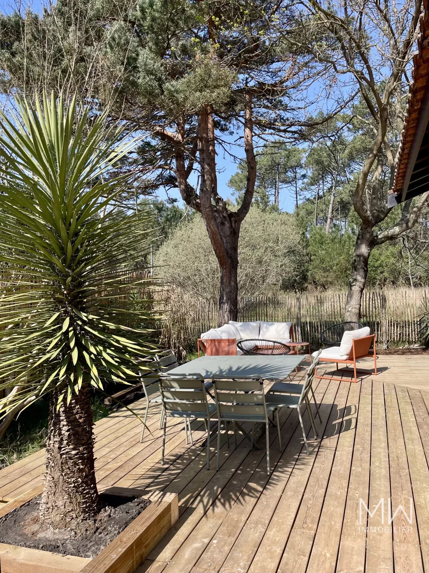 WOODEN VILLA WITH SWIMMING POOL – LE CANON – SLEEPS 12