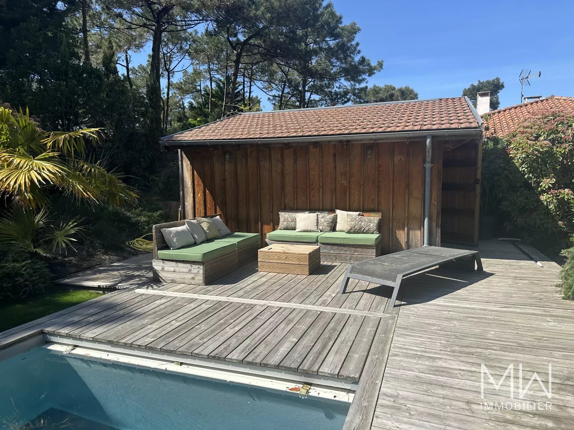PRETTY WOODEN VILLA IN THE HEART OF CAP FERRET – SLEEPS 8