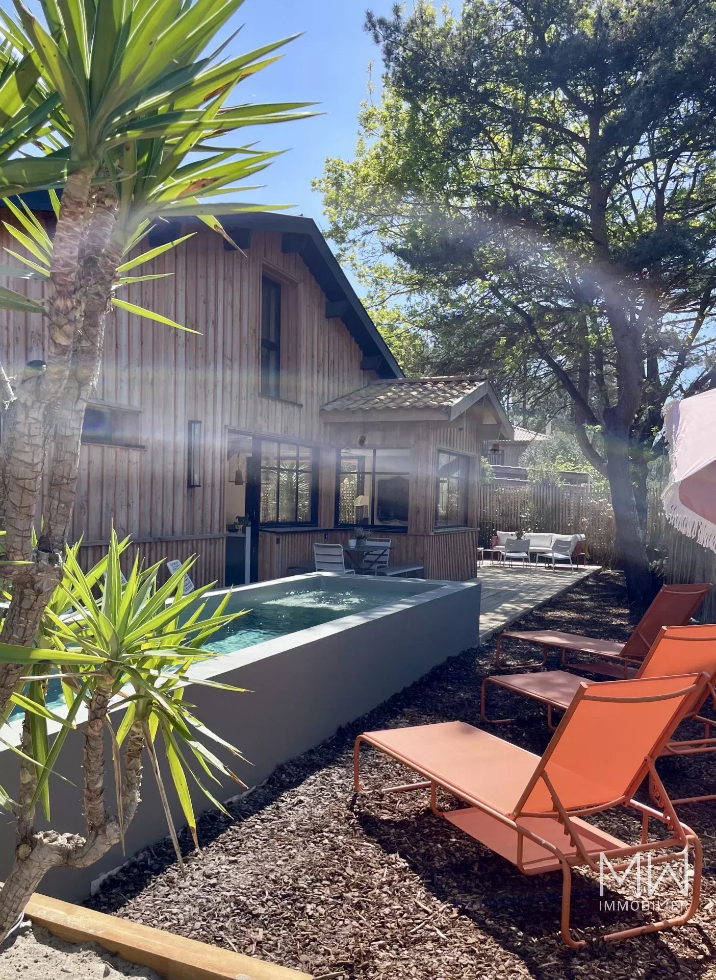 WOODEN VILLA WITH SWIMMING POOL – LE CANON – SLEEPS 12