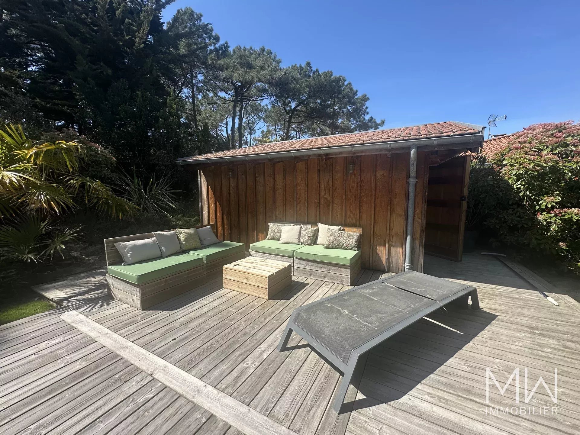 PRETTY WOODEN VILLA IN THE HEART OF CAP FERRET – SLEEPS 8