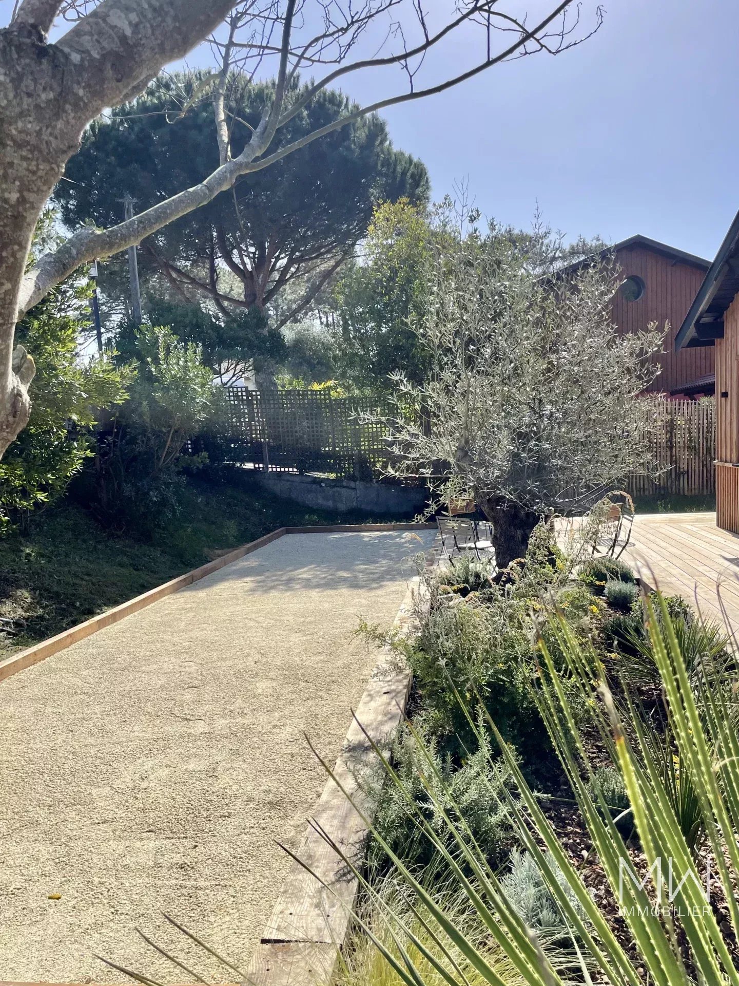 WOODEN VILLA WITH SWIMMING POOL – LE CANON – SLEEPS 12